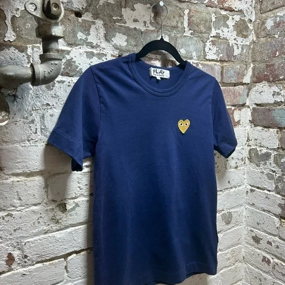 Play Comme des Garcons Navy Blue Women’s s
Size Large T-Shirt with Heart Patch - Picture 5 of 6